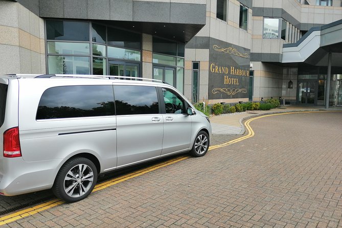 Southampton Cruise Terminal/Hotel to London with Stops at Salisbury & Stonehenge - Meeting your chauffeur at Southampton