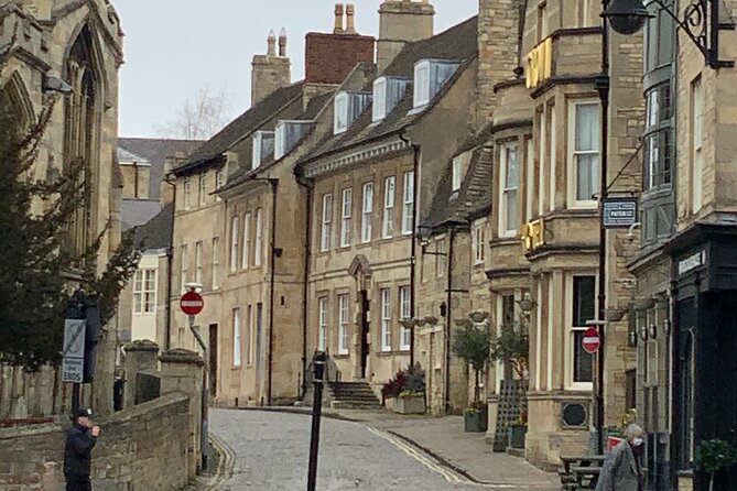 Stamford Town Guided Tours - Eleanor’s Cross and a royal memorial story
