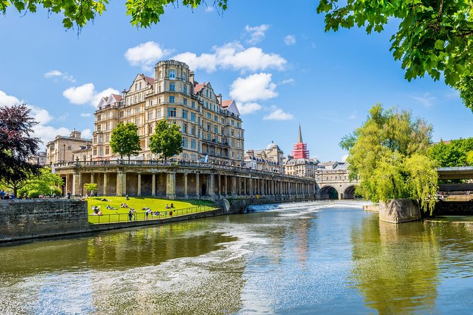 Stonehenge and Bath Day Guided Tour from London - The road time is part of the bargain
