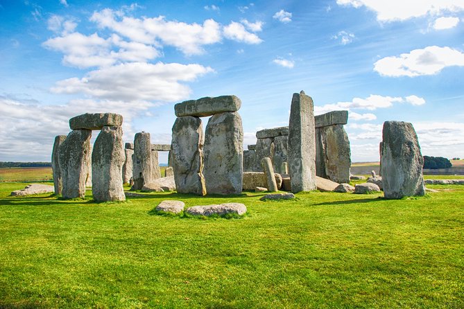 Stonehenge and Bath Day Guided Tour from London - Starting near Victoria Coach Station