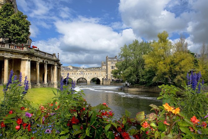 Stonehenge and Bath Day Trip from London with Optional Roman Baths Visit - Why the guides matter so much