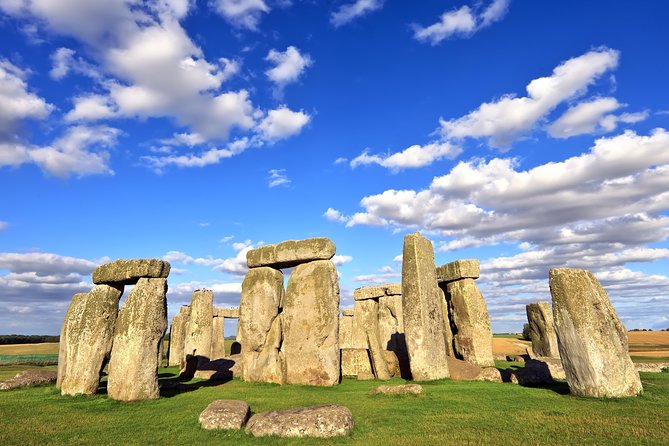 Stonehenge & Bath Private Car Tour from London - Stonehenge: more than a photo stop