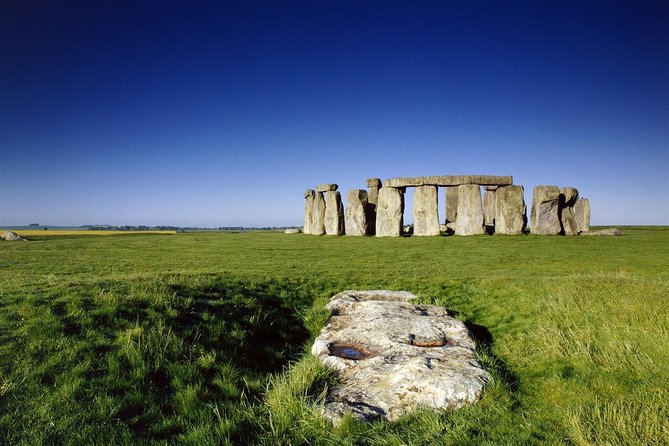 Stonehenge Half Day Tour with Entry and Extra Time - The stones and the ancient setting