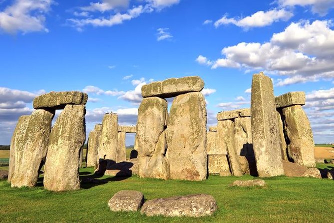 Stonehenge In A Private Vehicle Service From London With Admission Tickets - A private ride makes Stonehenge much simpler
