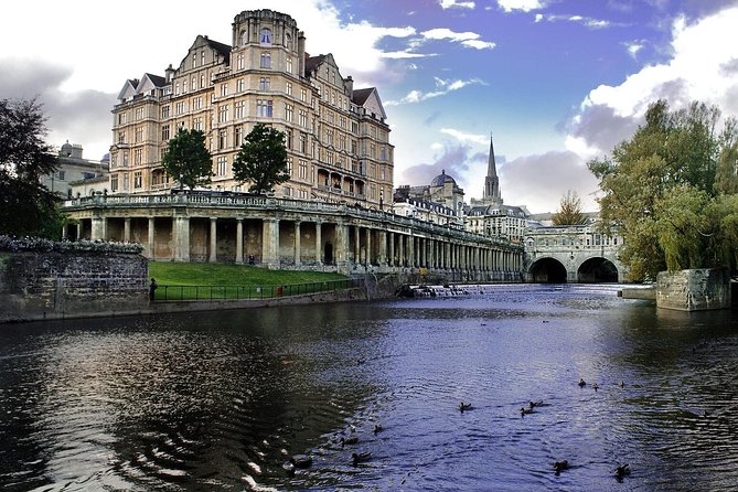 Stonehenge Inner Circle Private Tour from London with Bath Visit - Bath’s Roman Baths and hot springs