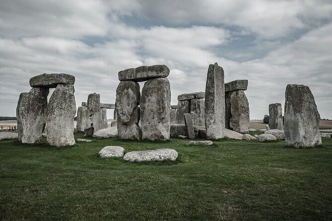 Stonehenge Private Immersive Audio Guide - About the roughly 12 GPS checkpoints