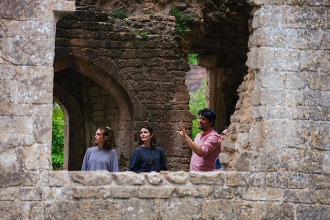 'Stonehenge & Secret England' from Bath for 2-8 curious adventurers - Lunch at a country pub