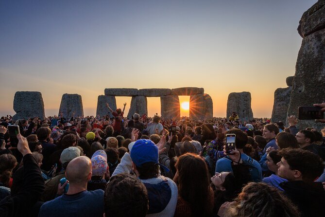 Stonehenge Summer Solstice Tour from London: Sunset or Sunrise Viewing - Lacock and the One-Course Pub Dinner