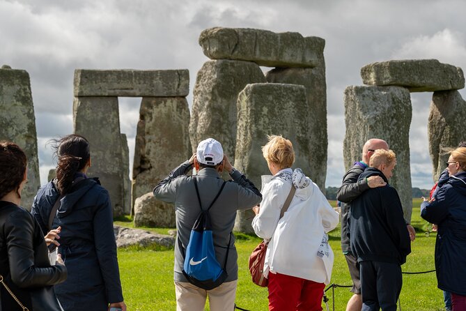 Stonehenge Tour from Southampton to London - Two hours among the Stonehenge stones