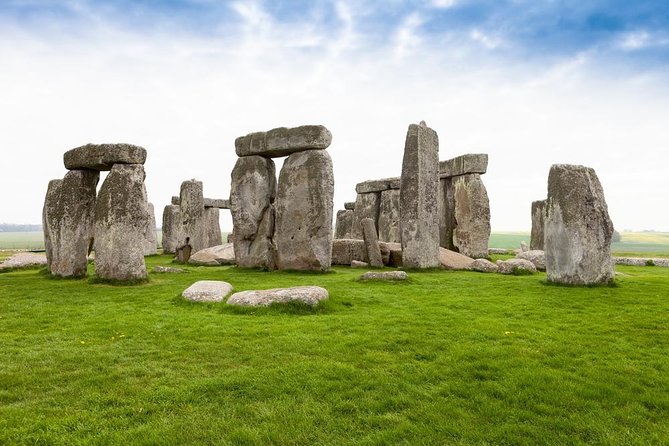 Stonehenge, Windsor Castle and Bath with Pub Lunch in Lacock - Stonehenge on Salisbury Plain