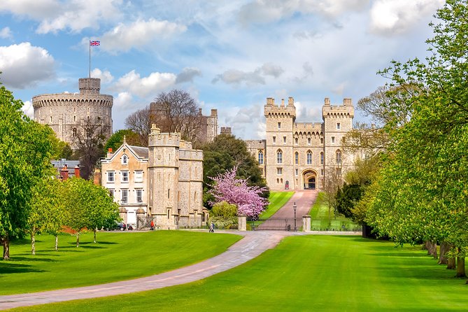 Stonehenge & Windsor Tours from London or Southampton - Stonehenge and the long road south