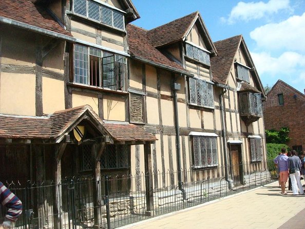 Stratford-Upon-Avon Audio Walking Tour: Shakespeare's Life - A Shakespeare walk that lets you set the pace