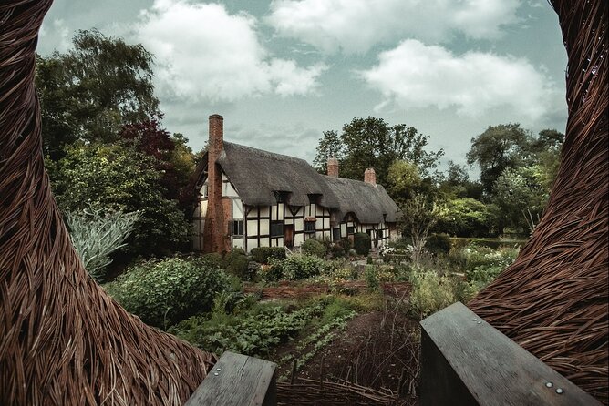 Stratford-Upon-Avon Audio Walking Tour: Shakespeare's Life - The schoolroom and Guildhall where the story takes shape