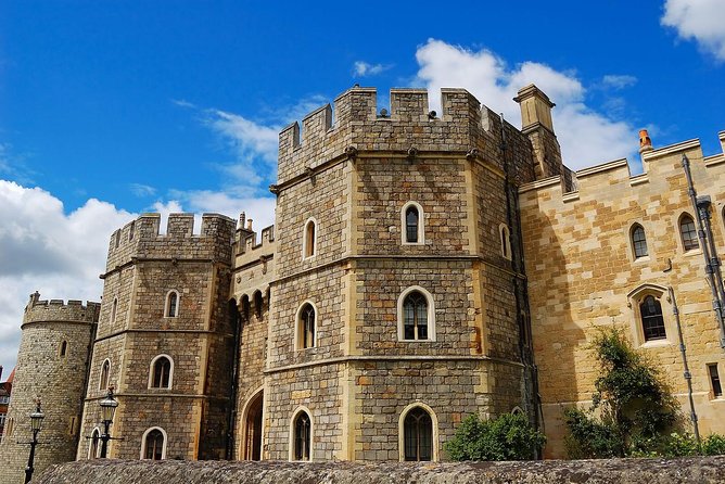 Summer Special: Buckingham Palace & Windsor Castle Tour - Two palaces, two very different experiences