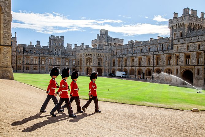 Summer Special: Buckingham Palace & Windsor Castle Tour - Meeting at Victoria Coach Station