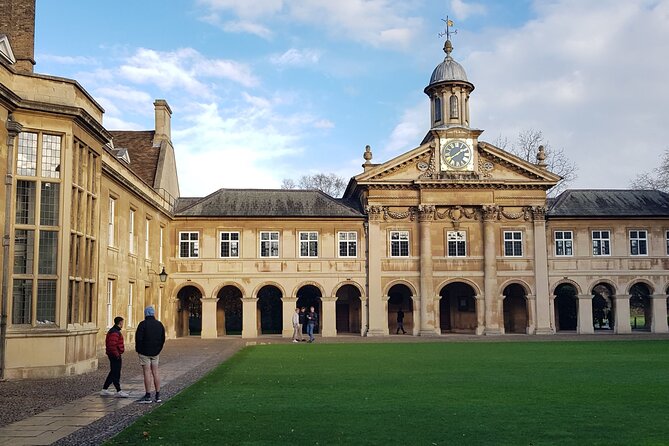 Tangential Cambridge: Private Walking Tour of Cambridge - St John’s Street and the mysterious gate figures
