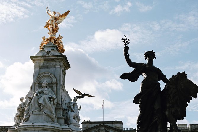 The Changing of the Guard - Exclusive Guided Walking Tour - Why the guide matters at a ceremony like this