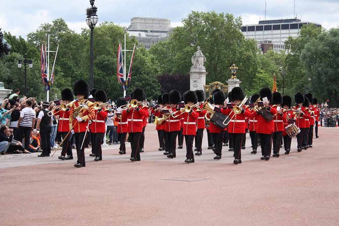 The Changing of the Guard - Exclusive Guided Walking Tour - St. James’s Park and the royal residences