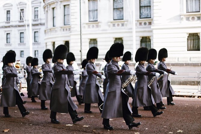 The Changing of the Guard - Exclusive Guided Walking Tour - What the private format really gives you