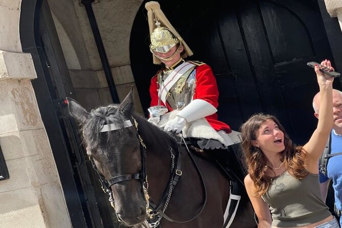 The Changing of the Guard Tour and Buckingham Palace - How the guides shape the experience