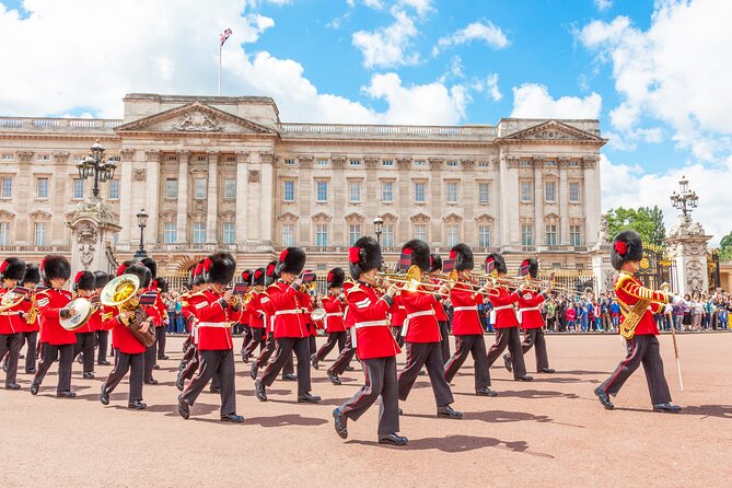 The Changing of the Guard Tour and Buckingham Palace - Choosing between Buckingham Palace and Horse Guards Parade