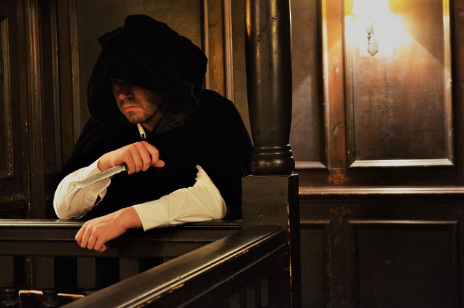 The Cloak and Dagger Tour in London - Starting at the George Inn