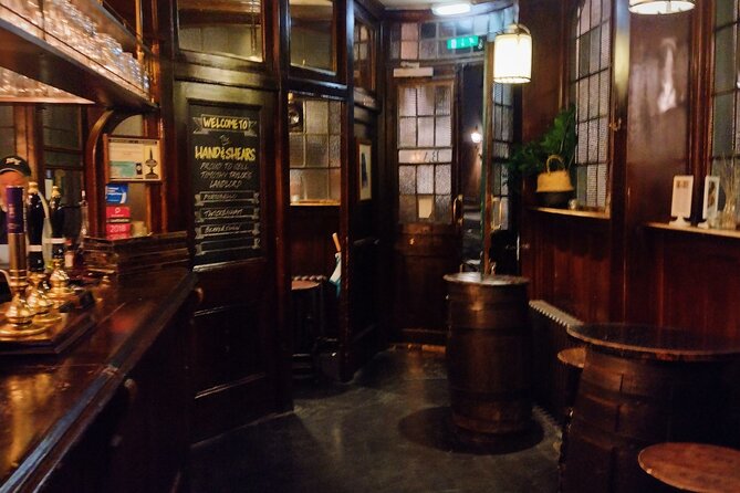 The Haunted Pubs of Old London: Small Group Tour - Charterhouse Square and the Black Death