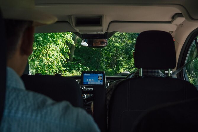 The 'Hidden Cotswolds' Shared Tour from Bath for 2-8 people - The guides make or break the day