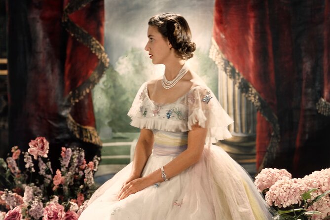 The Kings Gallery - Queen Elizabeth II: Her Life in Style - A Simple One-Hour Visit Beside Buckingham Palace