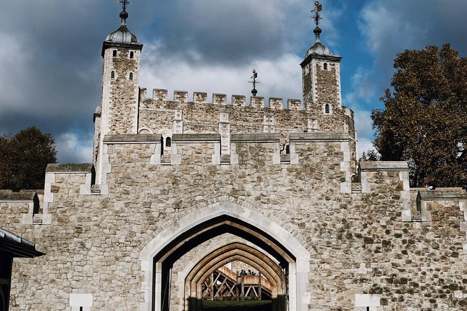 The Old City of London - Exclusive Guided Walking Tour - Along the Thames to the bridges