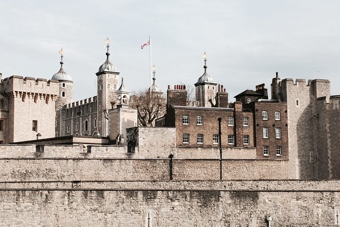 The Tower of London - Small Group Tour with a Local Expert - Meeting at Tower Hill and getting oriented