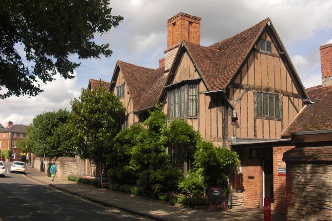 The WalkTalkShow.co.uk - Guided Tour of Stratford upon Avon - Shakespeare’s Birthplace and Tudor family life