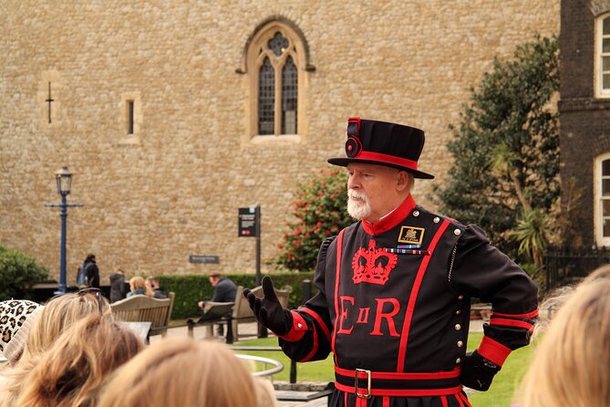 Tower of London: Crown Jewels & Beefeater Opening Ceremony - What the guides add