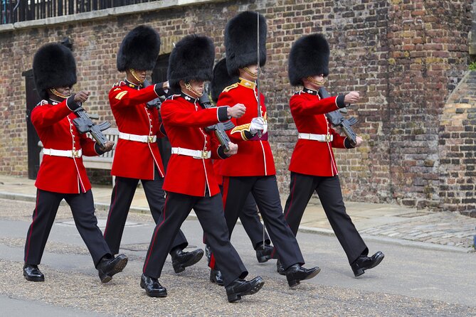 Tower of London: Crown Jewels & Beefeater Opening Ceremony - Walking, meeting point, and practical fit