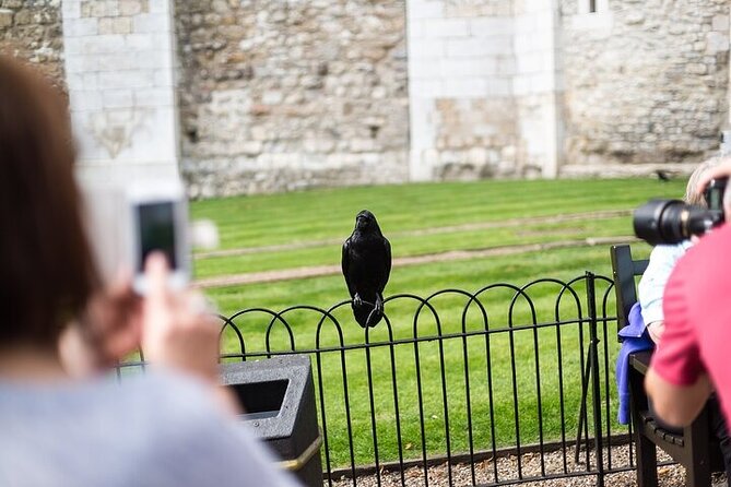 Tower of London Guided Tour with Beefeater Meet & Crown Jewels - Entering the Tower of London with a guide