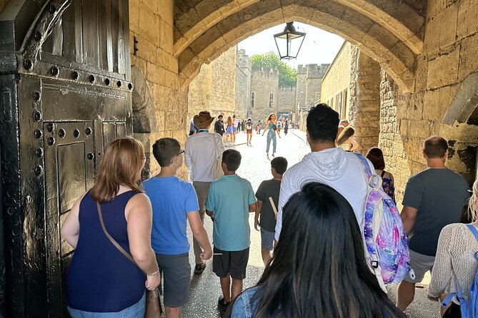 Tower of London Private Tour with Blue Badge Guide - Exploring the medieval royal spaces
