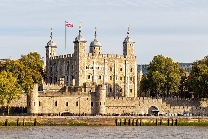 Tower of London Private Walking Tour - Medieval palace rooms and Thames views