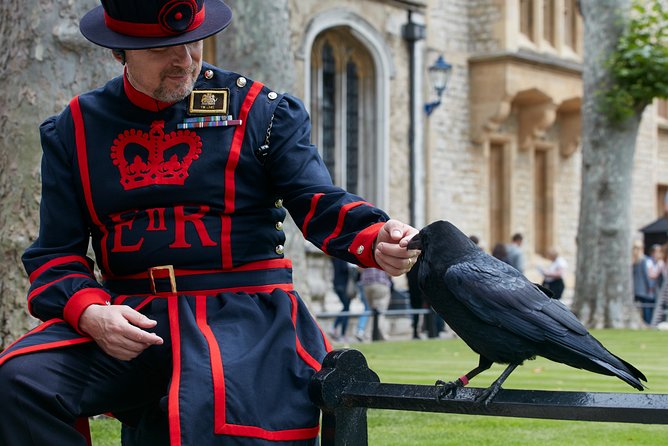 Tower of London with London Hop-On Hop-Off Tour and River Cruise - Buckingham Palace, parks, and the west side