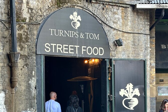 Traditional English Walking Food Tour With London Food Tours - A pub connection and old London atmosphere