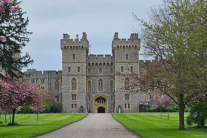 Transfer from Southampton to Heathrow via Stonehenge and Windsor - Meeting your driver at Southampton Port
