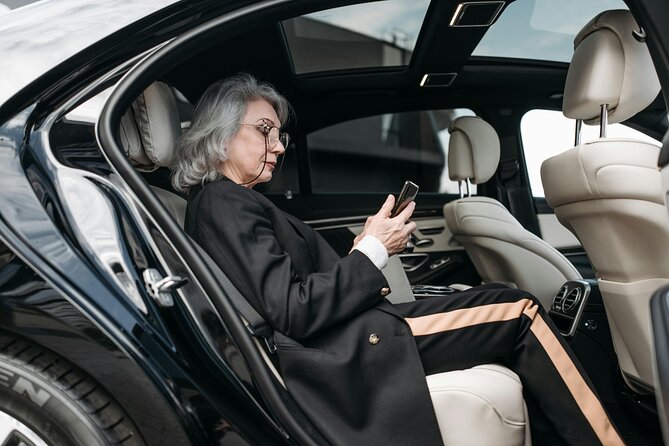 Transfer To or From London Heathrow Airport to Central London - Meeting your driver inside Heathrow