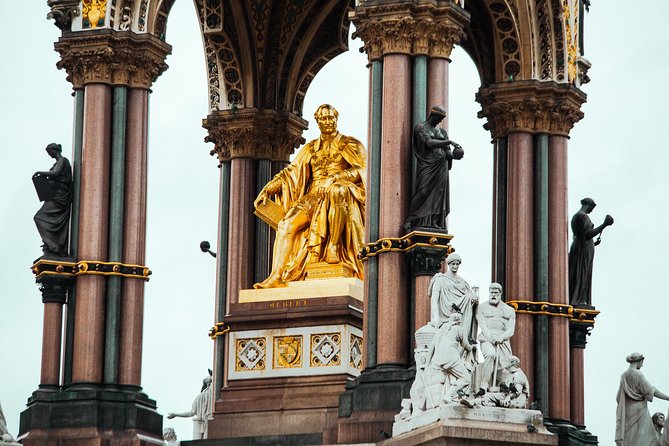 Treasures of London: The Royal Family Private Tour - Trafalgar Square and Embankment: symbols in plain view