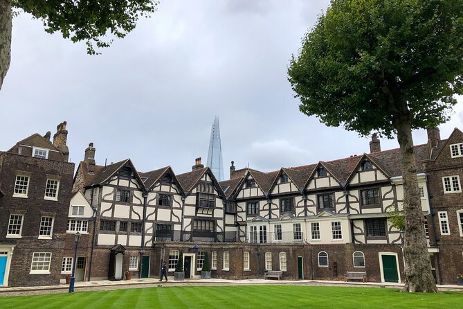 Ultimate Royal London: Tower of London & City of Westminster Tour - The guides make or break the morning