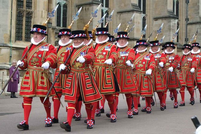 VIP Early Access: Opening Ceremony Tower of London & Bridge Entry - Crown Jewels before the crowds