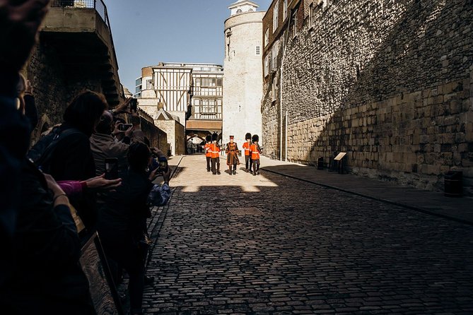VIP Early Access Opening Ceremony Tower of London & River Cruise - Walking the Tower Walls and Edward I’s bedroom