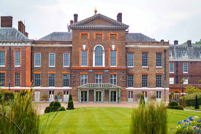 VIP Kensington Palace Gardens Tour & Royal Tea Crown Experience - Kensington Palace from the outside