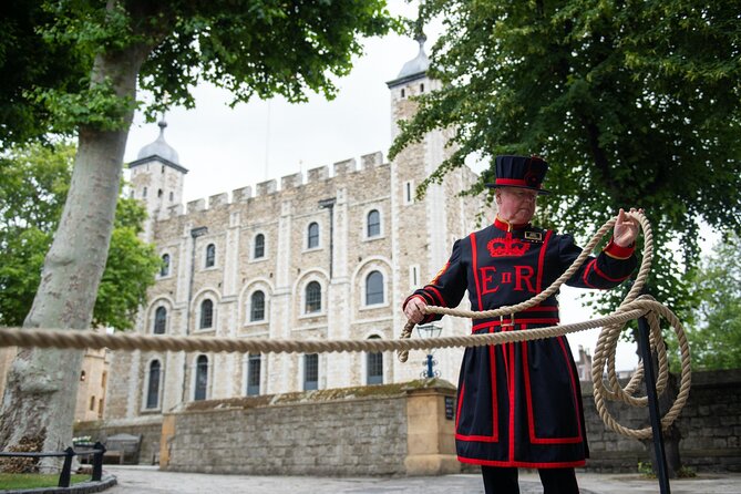 VIP Tower of London and Crown Jewels Tour with Private Beefeater Meet & Greet - Why the Beefeater meeting changes the visit