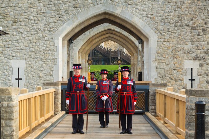 VIP Tower of London and Crown Jewels Tour with Private Beefeater Meet & Greet - Starting early at Starbucks near Tower Place