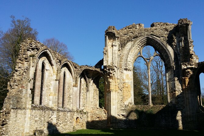 Visit Stonehenge and Salisbury from Southampton - Salisbury Cathedral and the Magna Carta