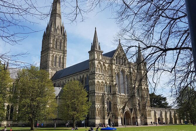 Visit Stonehenge and Salisbury from Southampton - Stonehenge and the Problem of the Missing Audio Device